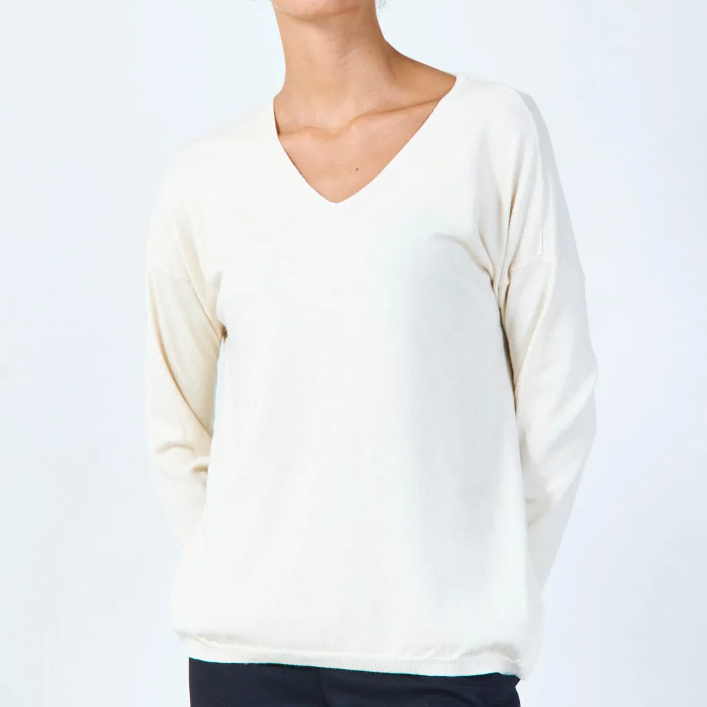 Classic V-neck pullover wholesale