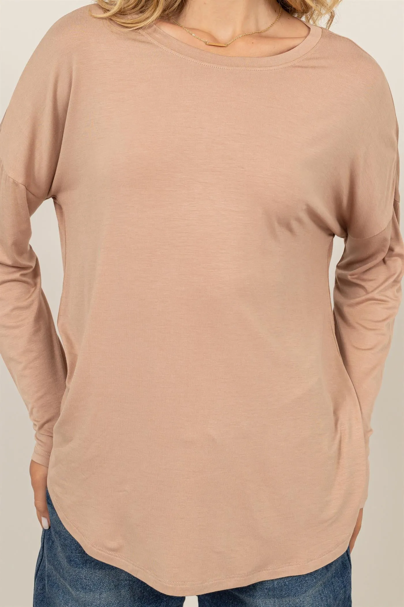 DZ24F349-Round Neck Long Sleeve Curved Hem Top