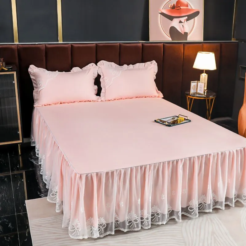 Romantic Lace Bed Skirt Set for Four Seasons